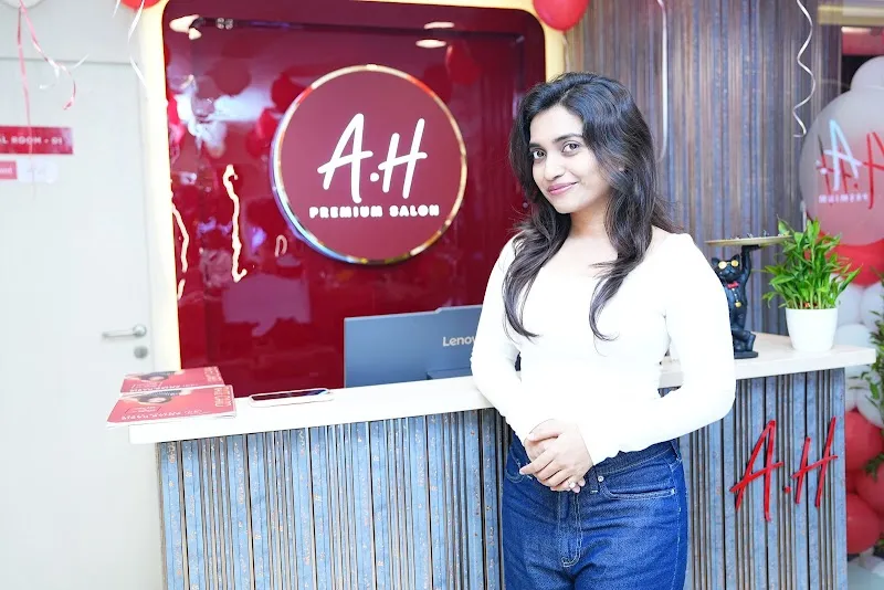 Amjad Habib Hair & Beauty Premium Salon, Gurunanakcolony