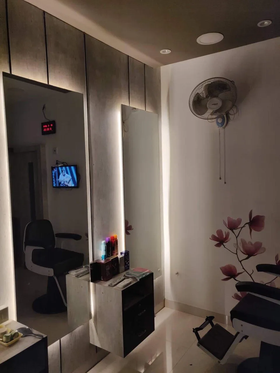 Gee Vee Beauty Parlour