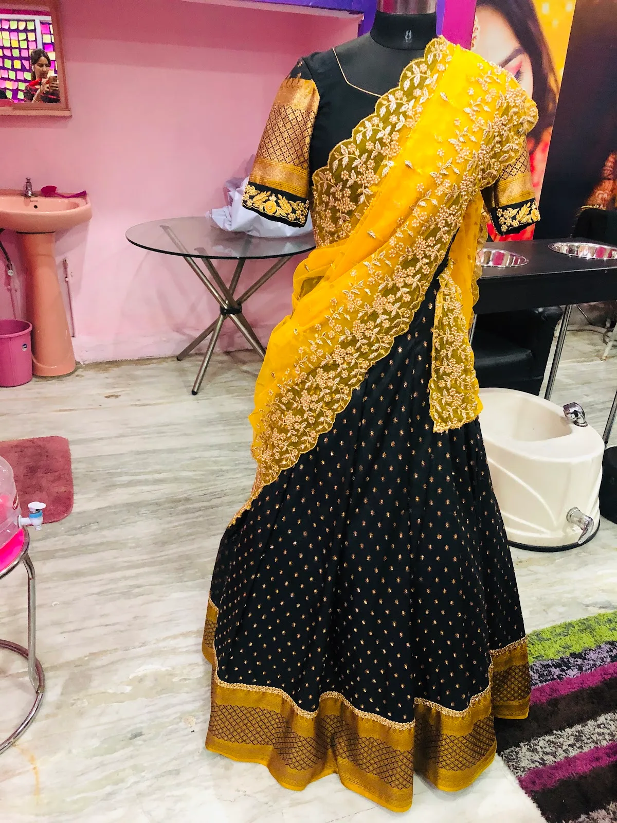 GLAMUP THE BEAUTY LOUNGE AND BRIDAL STUDIO