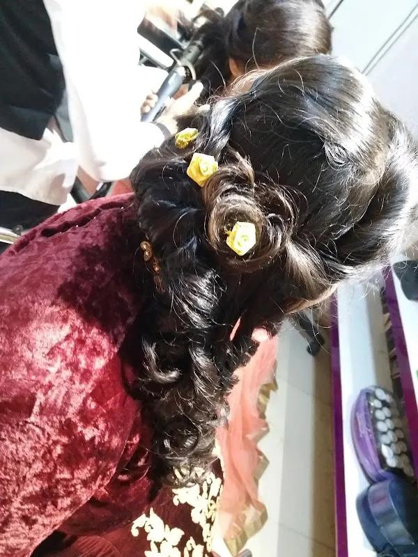 Loreal Skin Care Beauty Salon & Makeup Studio|Best Bridal Makeup Artist In Dhanbad|Best Beauty Parlour In Dhanbad