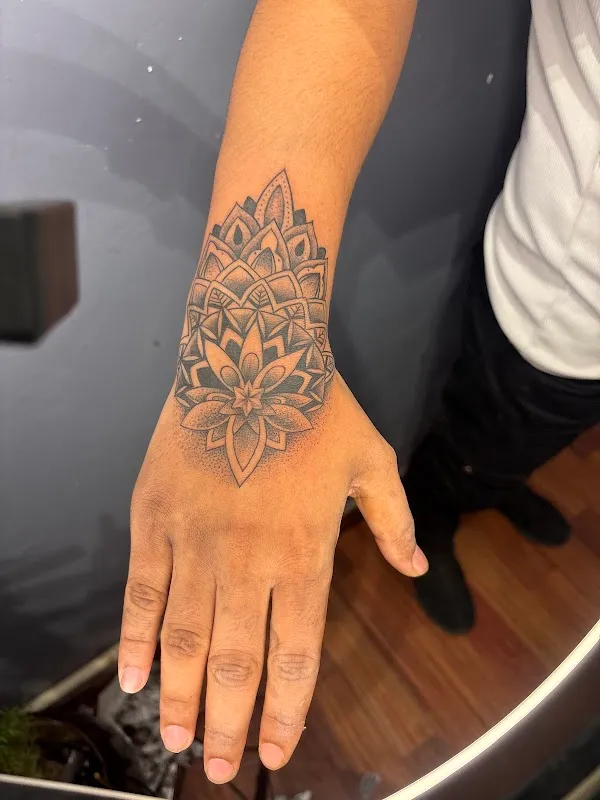 Tinish tattoo studio & piercing