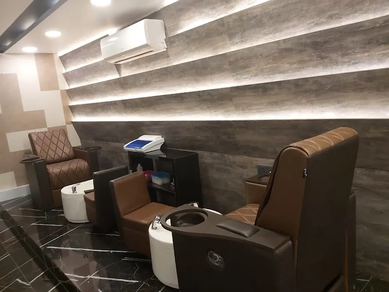The Signature Unisex Salon – Skin | Hair | Makeup