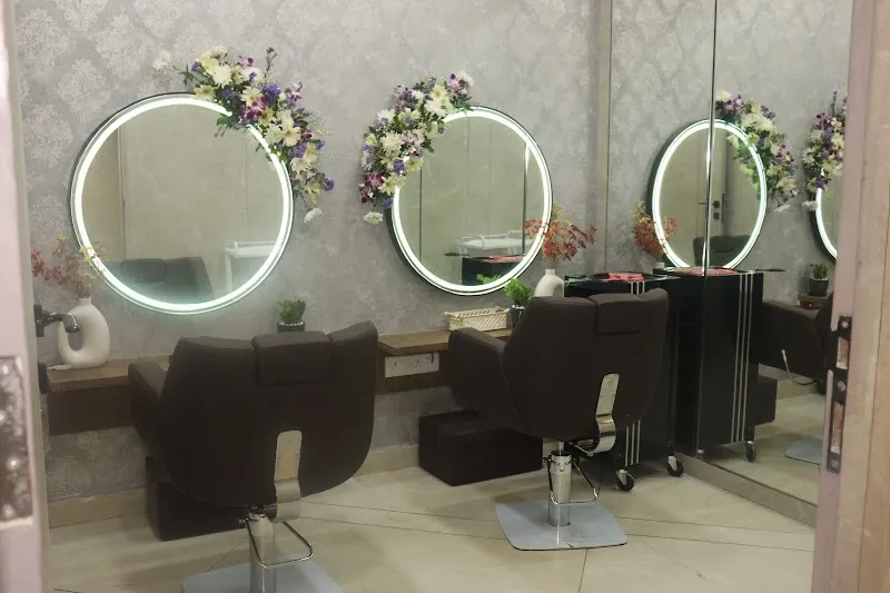 Naturals Signature Salon & Spa Pokhariput