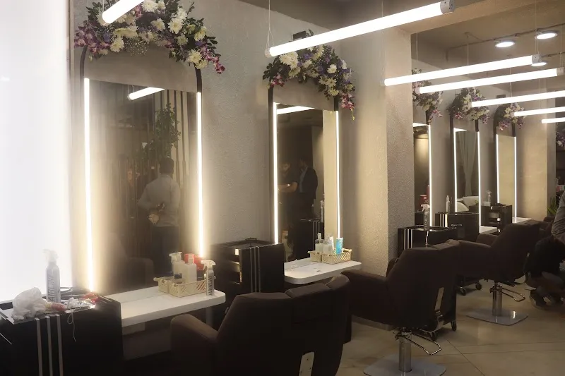 Naturals Signature Salon & Spa Pokhariput