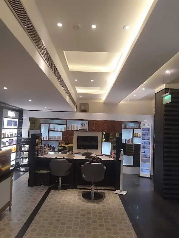 Looks Salon, Pacific Mall, Subhash Nagar