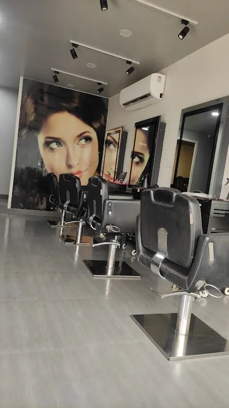 Lakme Salon in MG Road,Agra
