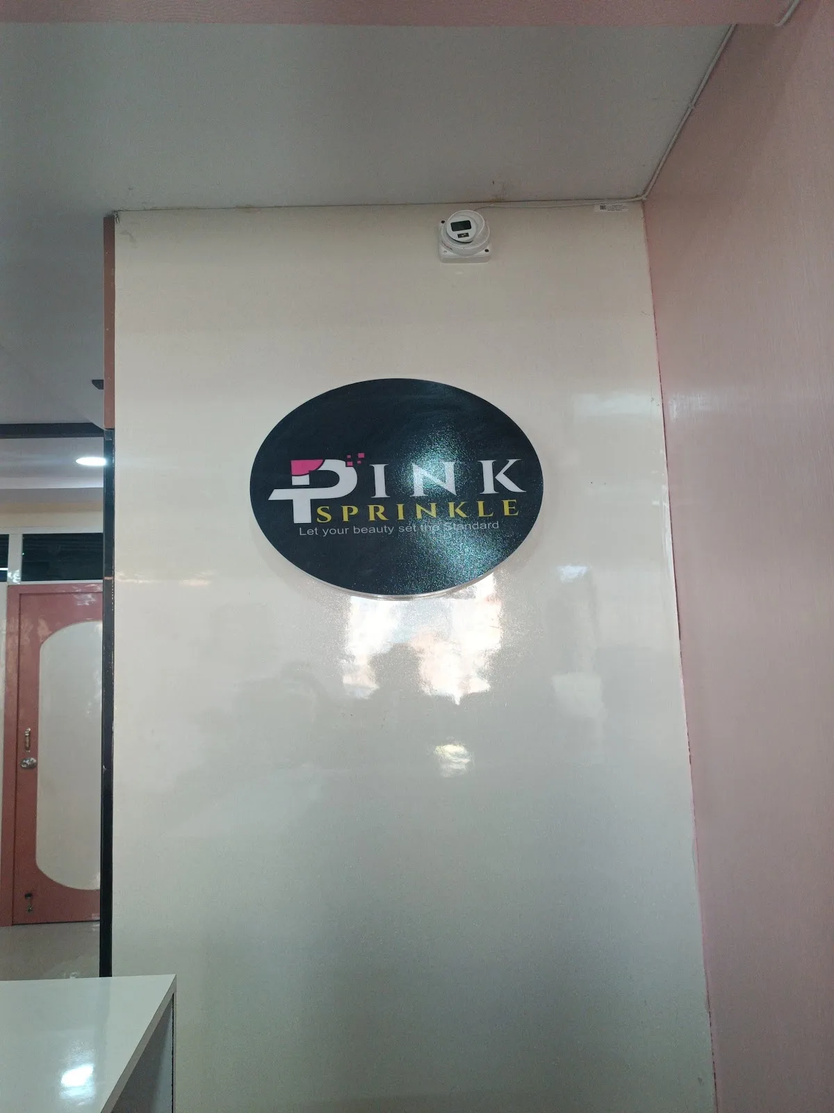 PINK SPRINKLE UNISEX SALON