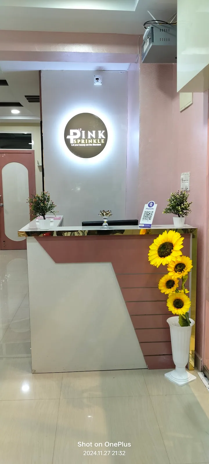 PINK SPRINKLE UNISEX SALON