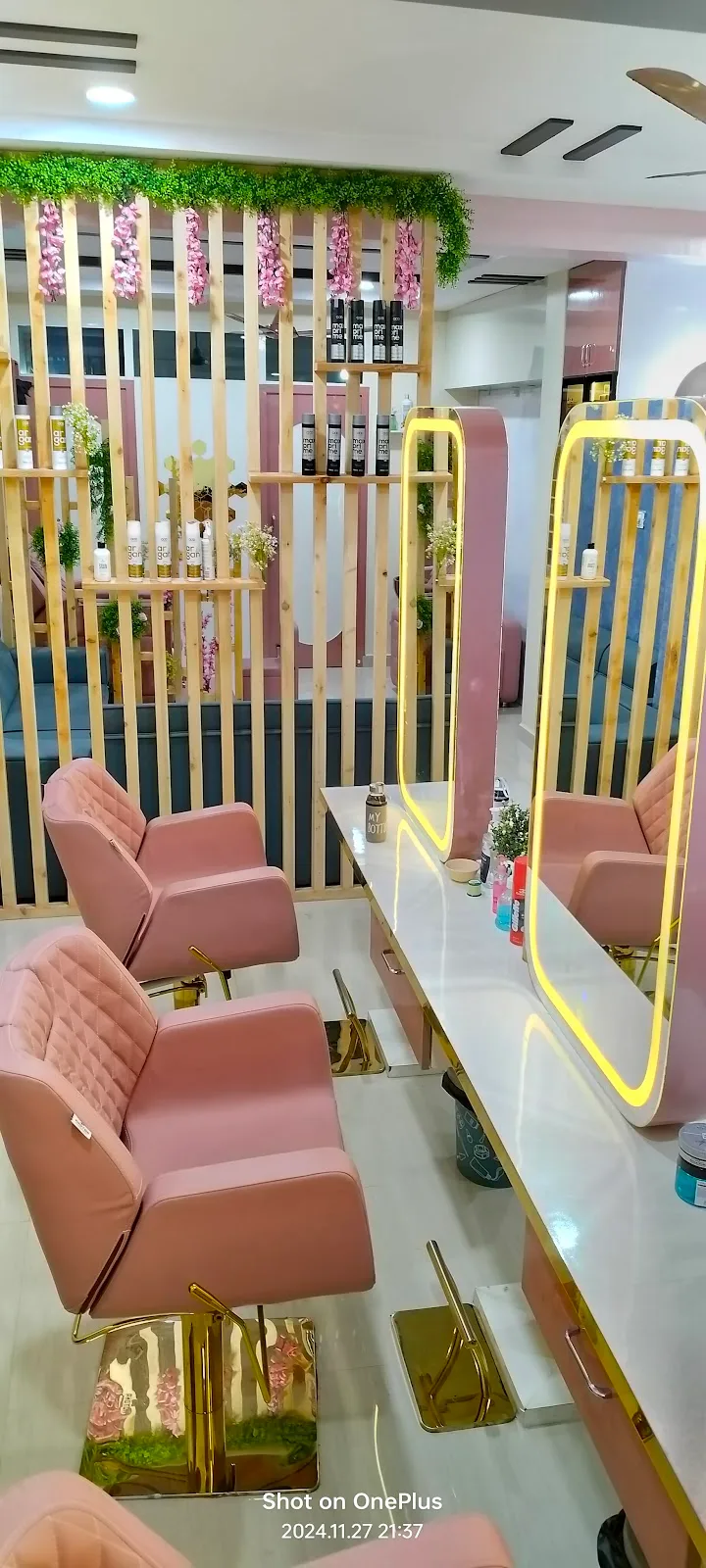 PINK SPRINKLE UNISEX SALON