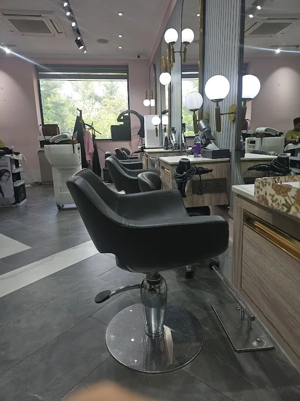 NOI TRE Salon - Khan Market