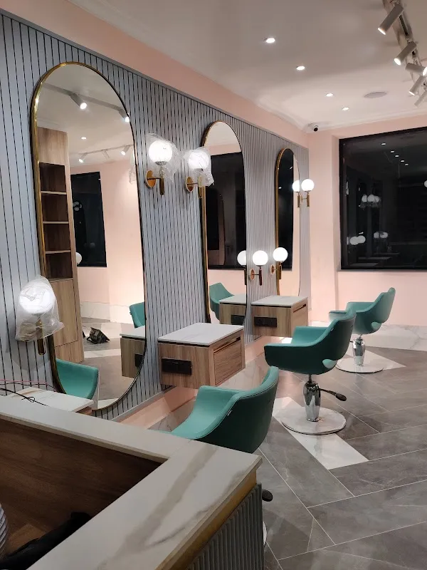 NOI TRE Salon - Khan Market