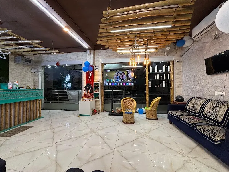 Makeshine Unisex Salon