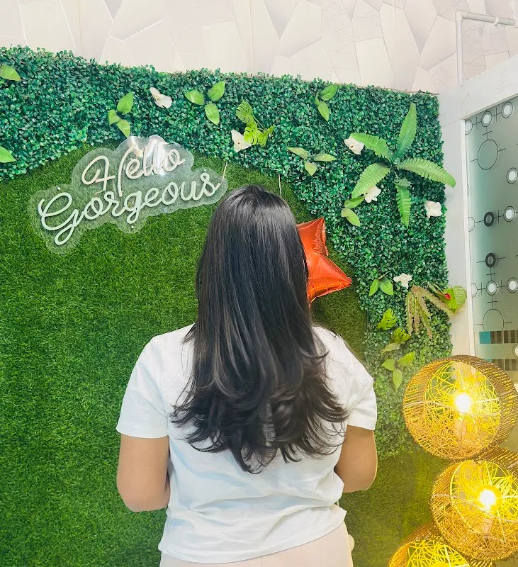 Makeshine Unisex Salon
