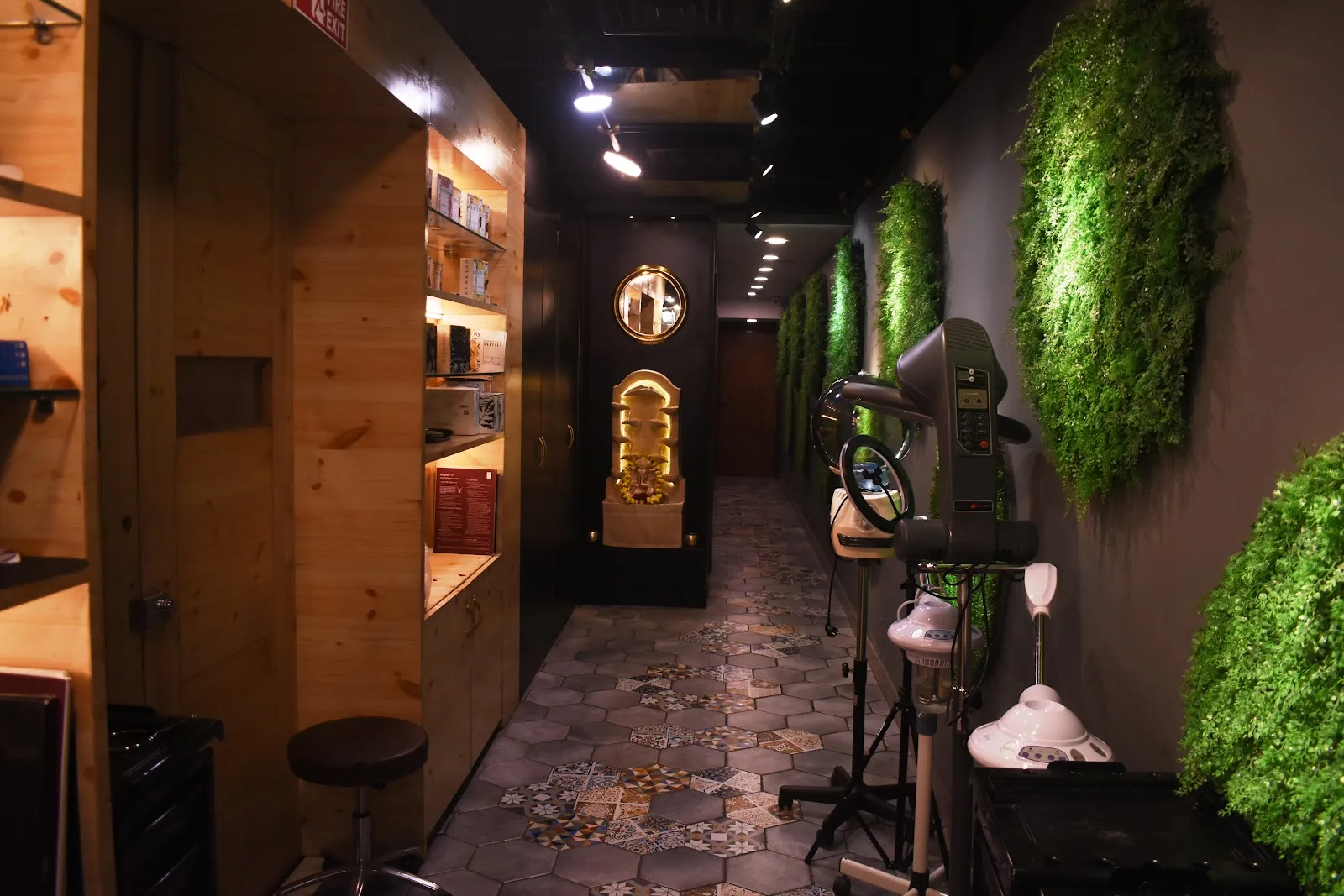 THE OPULENT LUXURY SALON