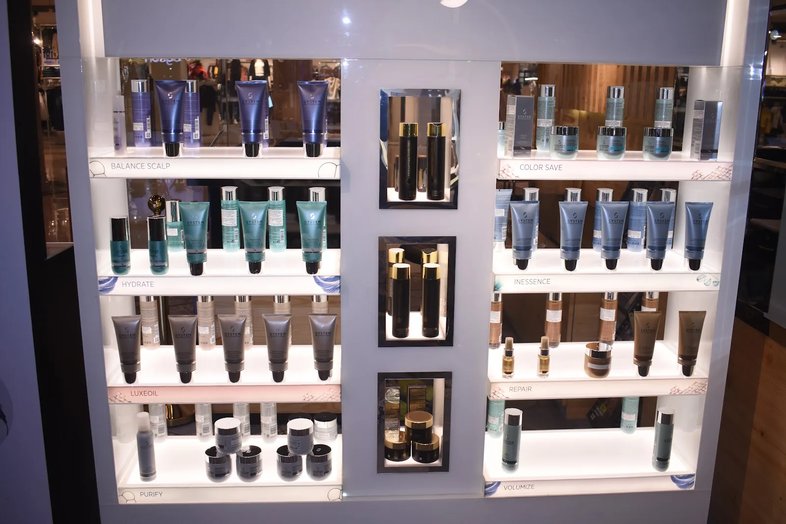 THE OPULENT LUXURY SALON