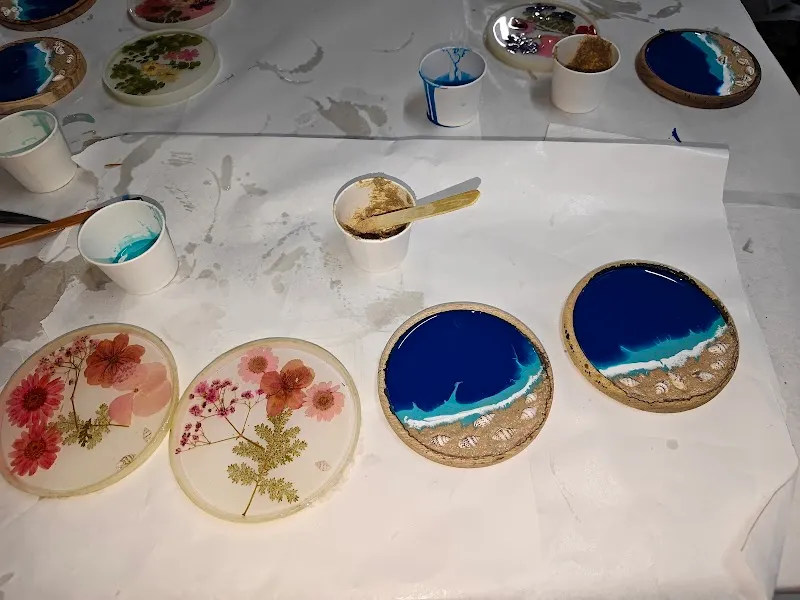 PAINT CAFE STUDIO