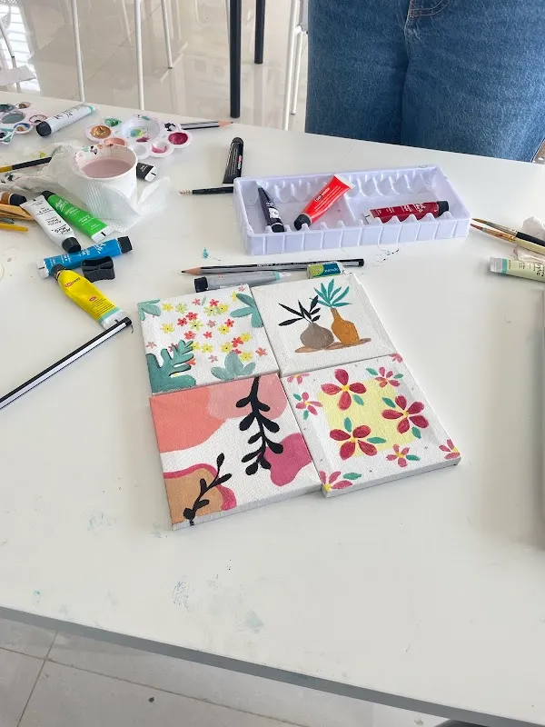 PAINT CAFE STUDIO
