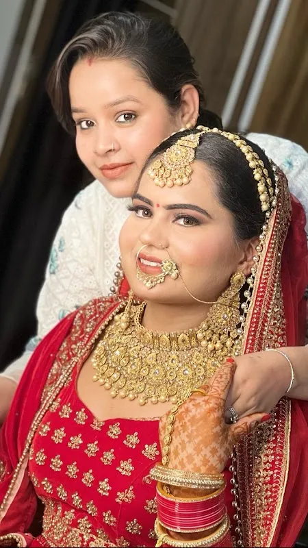 Paradise Makeovers Unisex Salon