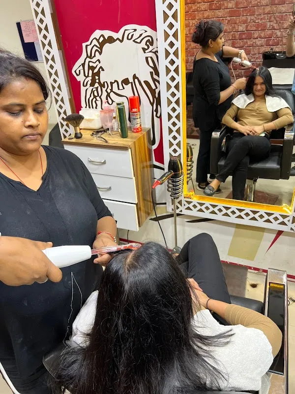 Paradise Makeovers Unisex Salon