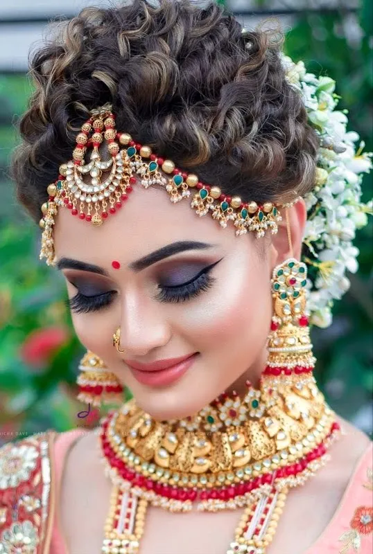 Paradise Makeovers Unisex Salon