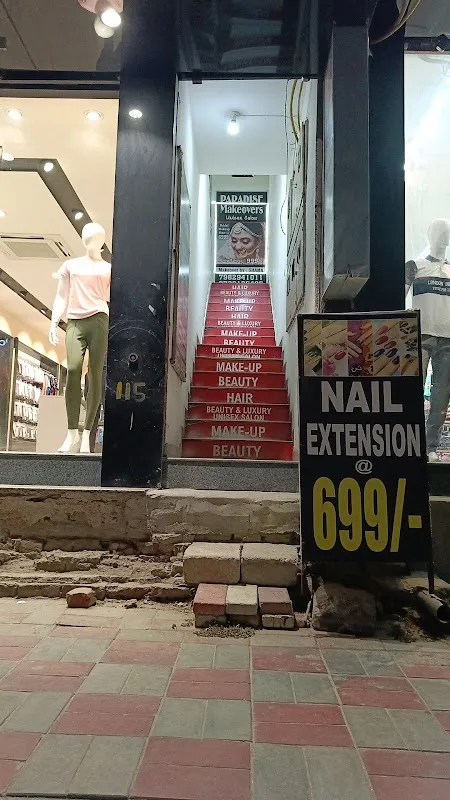 Paradise Makeovers Unisex Salon