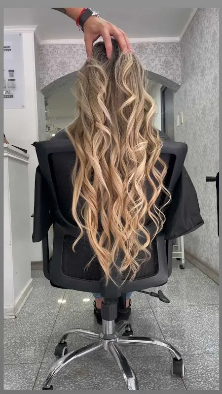 Le` salon peluqueria & cafe