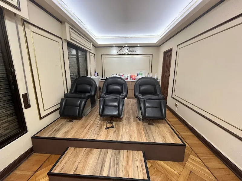 Le` salon peluqueria & cafe