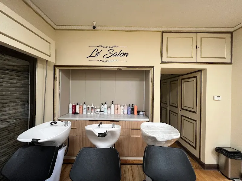 Le` salon peluqueria & cafe