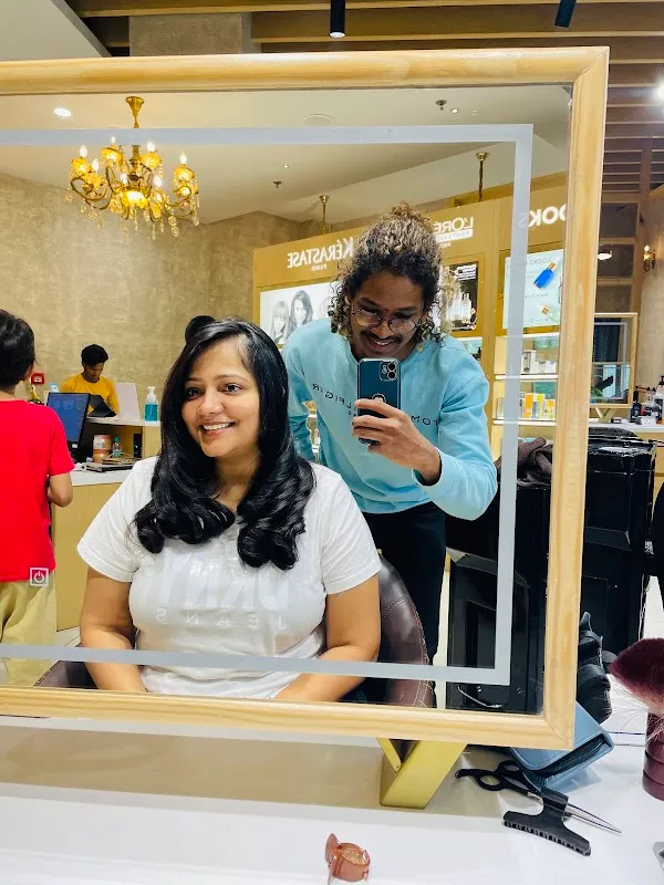 Looks Salon, Hiranandani Gardens