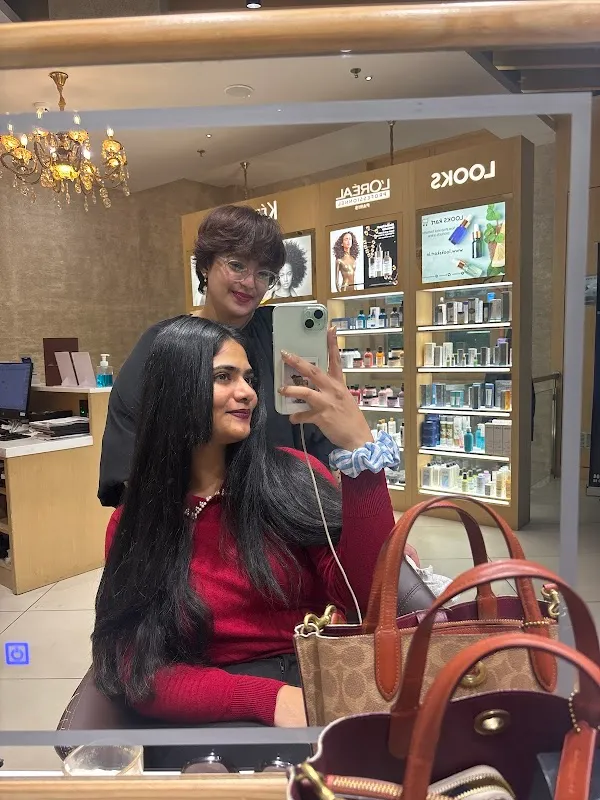 Looks Salon, Hiranandani Gardens