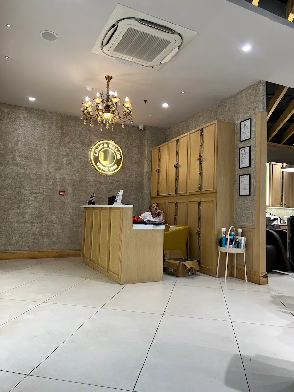 Looks Salon, Hiranandani Gardens