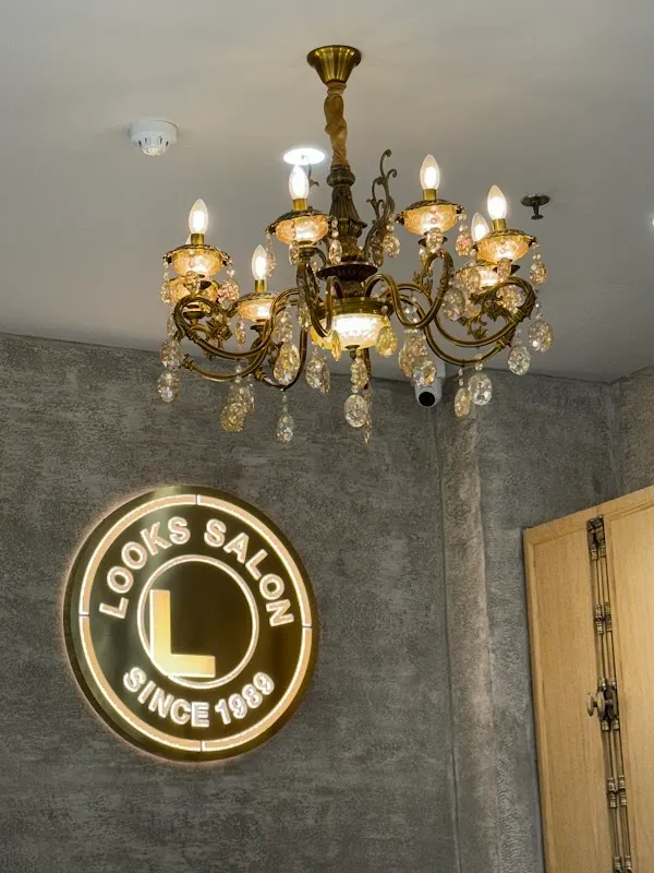 Looks Salon, Hiranandani Gardens