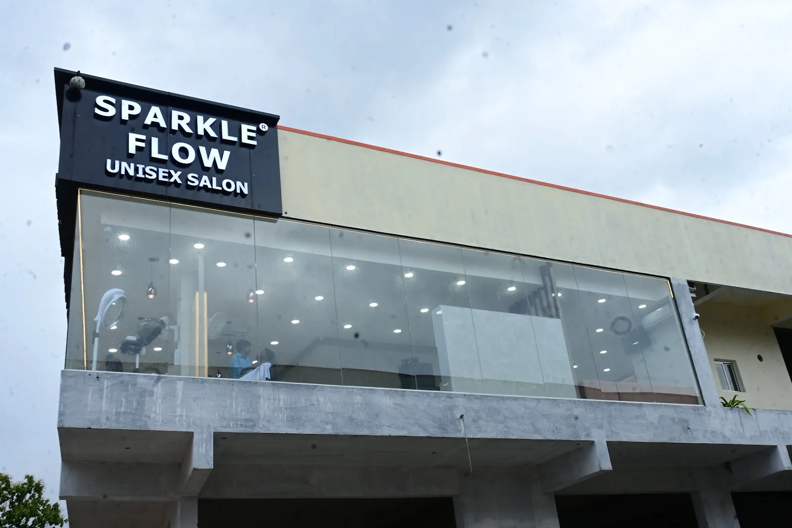 Sparkle Flow unisex salon
