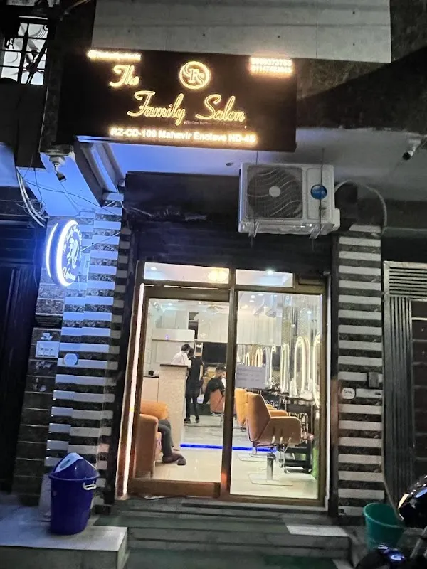 THE FAMILY SALON