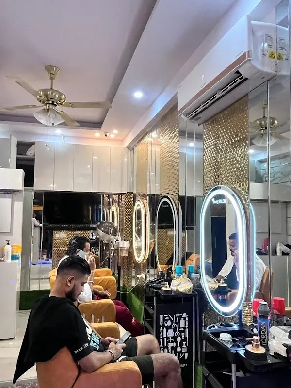 THE FAMILY SALON
