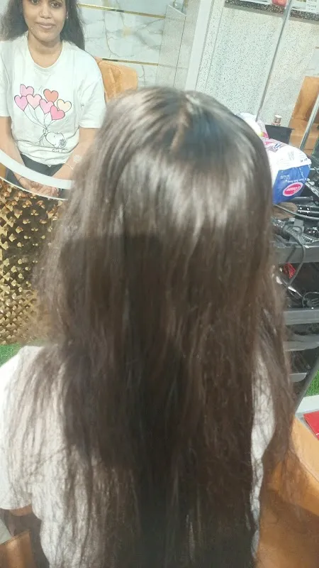 THE FAMILY SALON