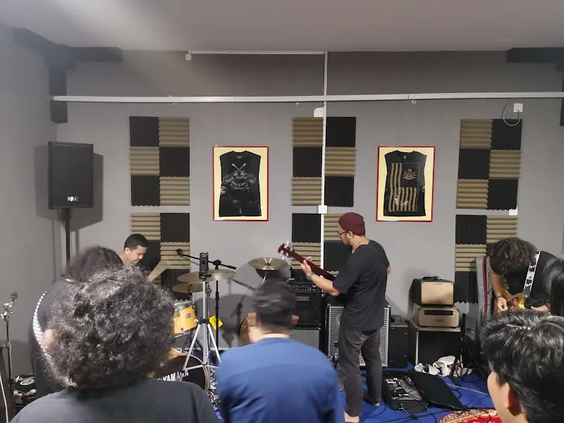 Trench Musica Studio (JM0907249-P)