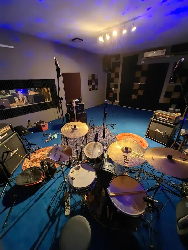 Trench Musica Studio (JM0907249-P)