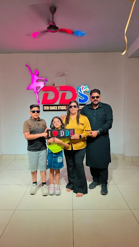 DESI DANCE STUDIO & FITNESS ZONE : DDS