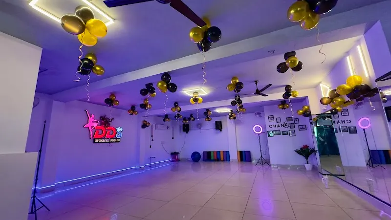 DESI DANCE STUDIO & FITNESS ZONE : DDS