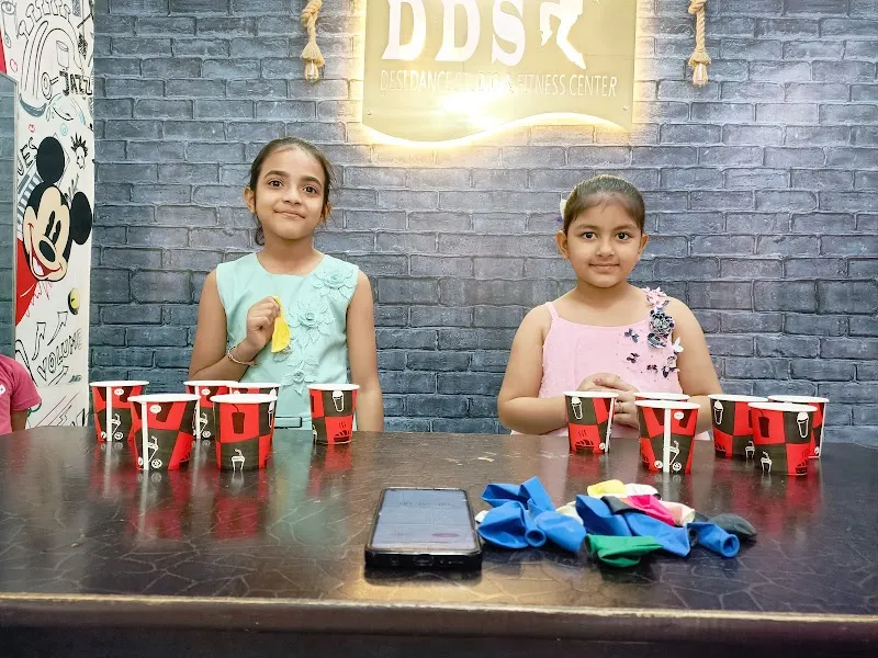 DESI DANCE STUDIO & FITNESS ZONE : DDS