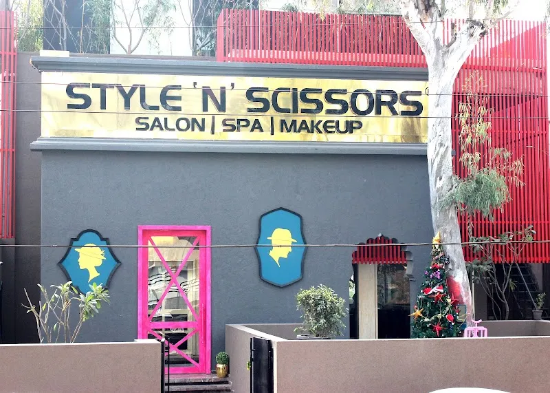 Style 'n' Scissors