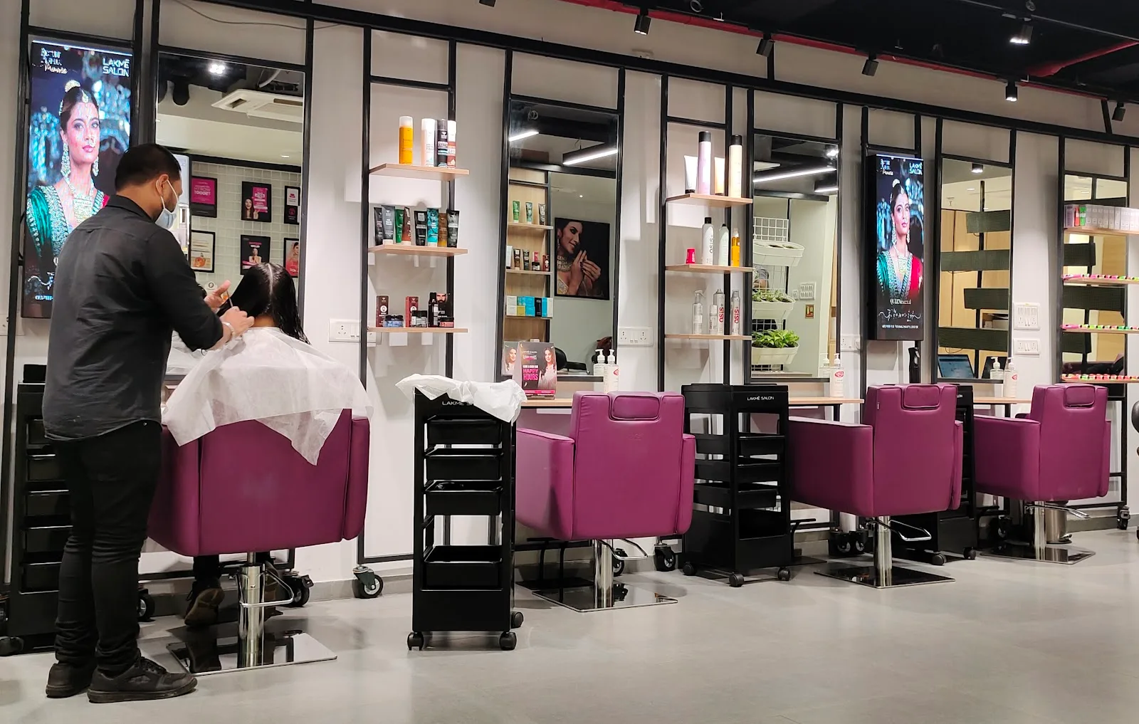 Lakme Salon For Him and Her in High Street Phoenix,Mumbai