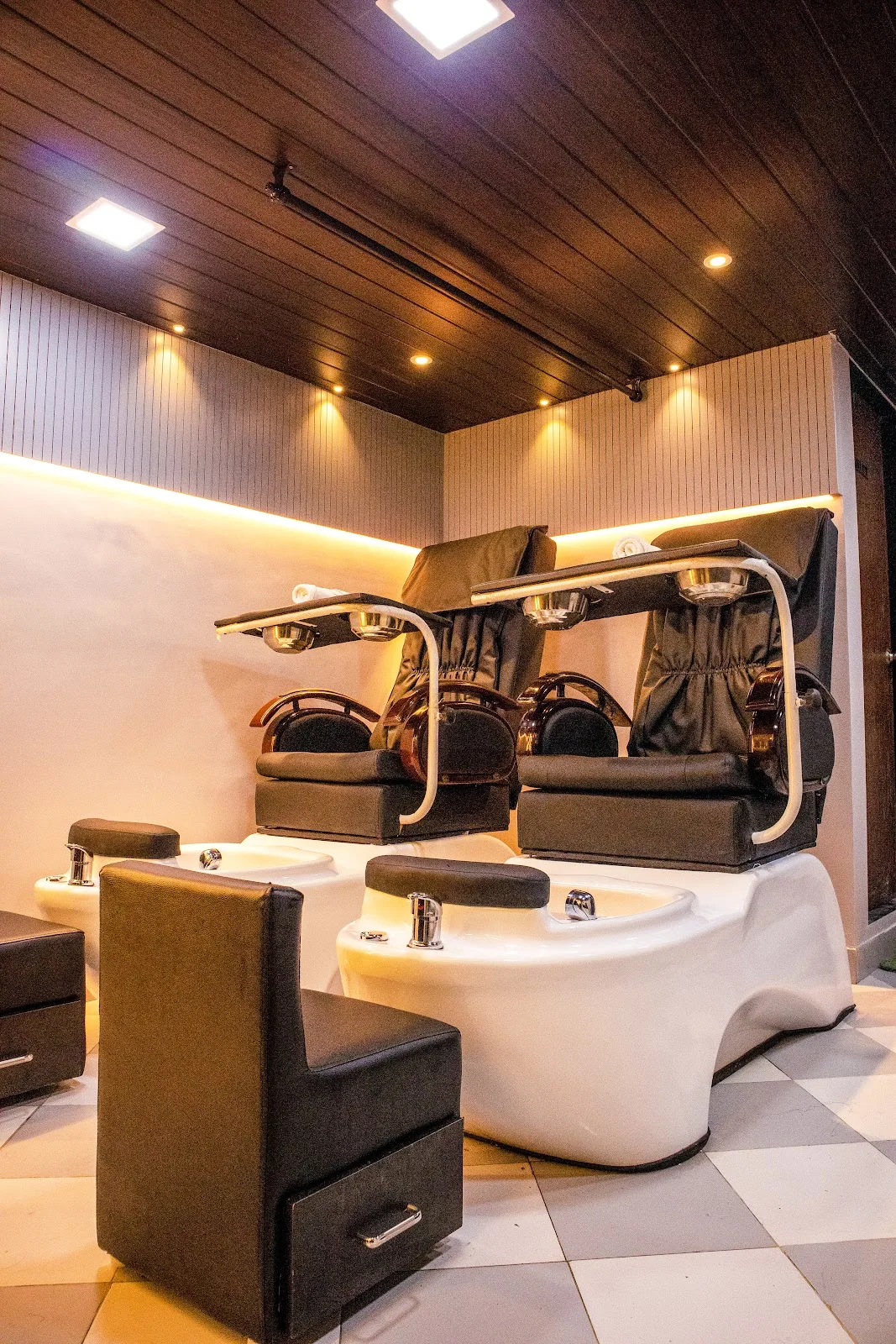 BBeyond Hair And Beauty Family Salon