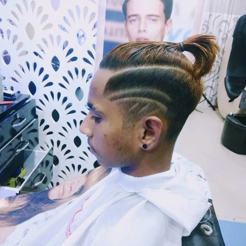 Thrones of hair salon