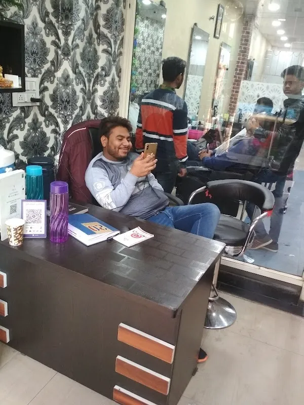Thrones of hair salon