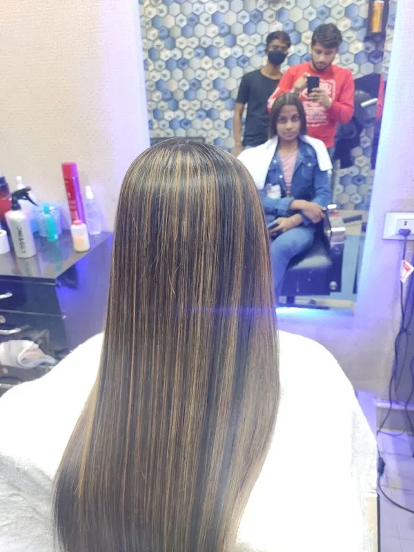 Thrones of hair salon