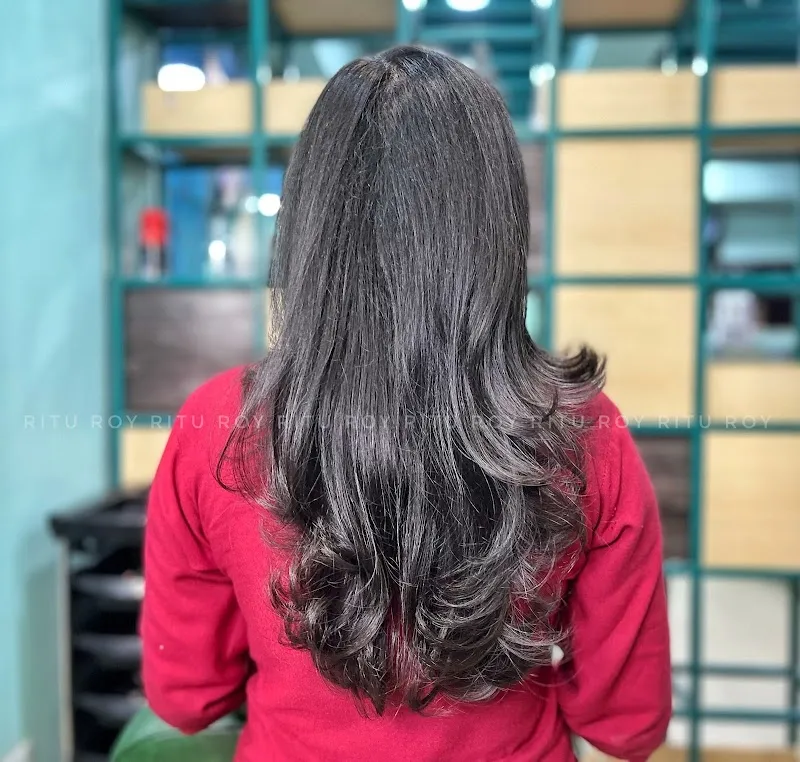 R Three Salon