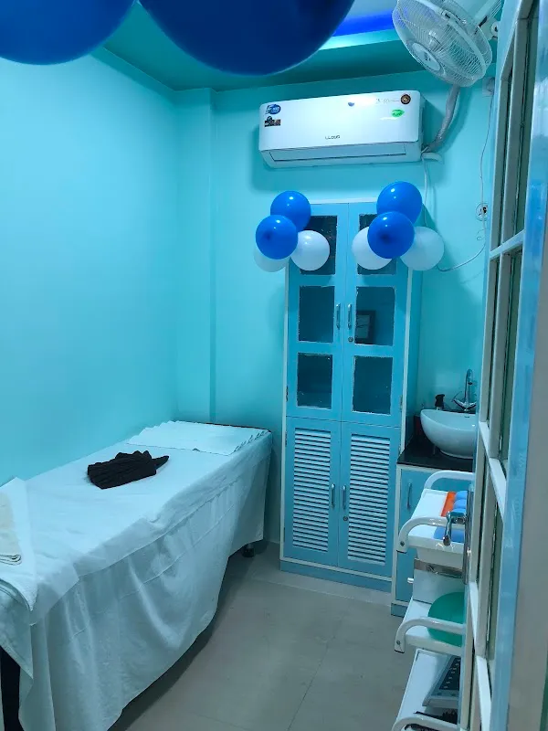 R Three Salon