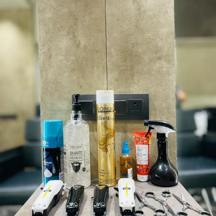 Dluxe Unisex Salon